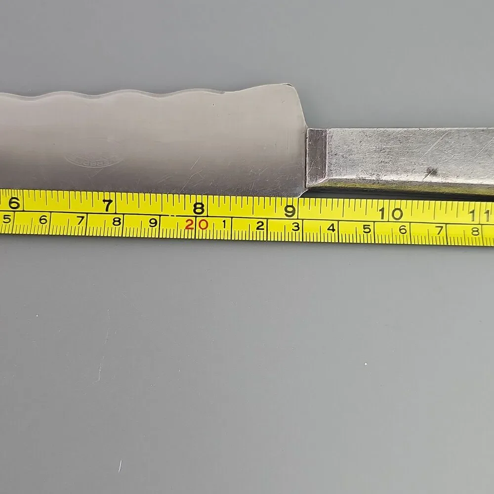 Vintage EVERBRITE Stain Free 13 inch Scalloped Edge Solid Metal Breads Cakes